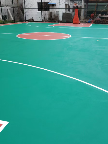 香坊 球场长期使用易出现地面开裂